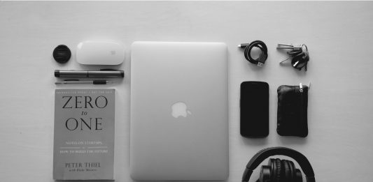 Laptopy, telefony, klucze, biżuteria – setki przedmiotów trafia do Biura Rzeczy Znalezionych we Wrocławiu