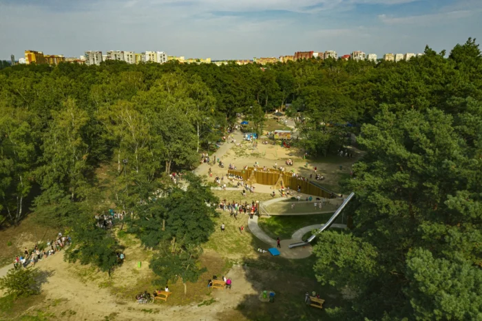 Na zdjęciu widok z lotu ptaka na Park Leśny w Lubinie