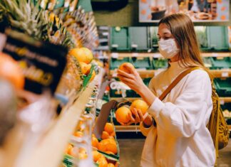 Stacjonarnie czy online – jak lepiej robić zakupy spożywcze?