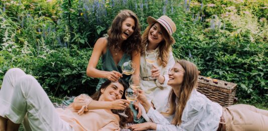 „Proud to be a woman”! Wyjątkowe BEZPŁATNE wydarzenie dla kobiet w pięknej przestrzeni Kandara SPA i Holmes Place OVO