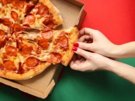 Pizza dla mięsożerców. Jakie mięso wybrać, by osiągnąć mistrzowski smak?