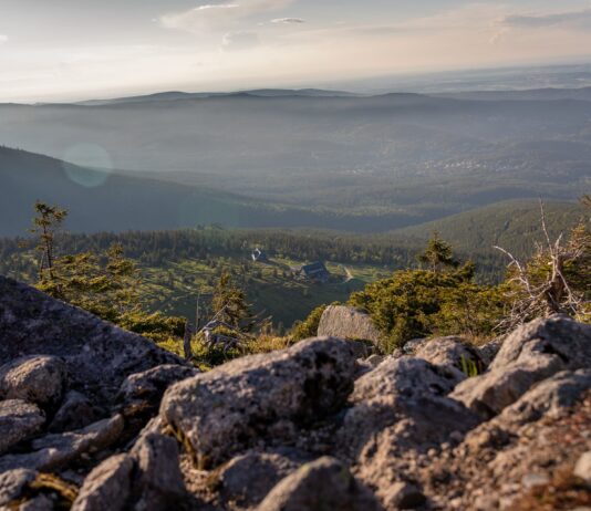 Góry Izerskie i Karkonosze – 5 najpiękniejszych tras spacerowych