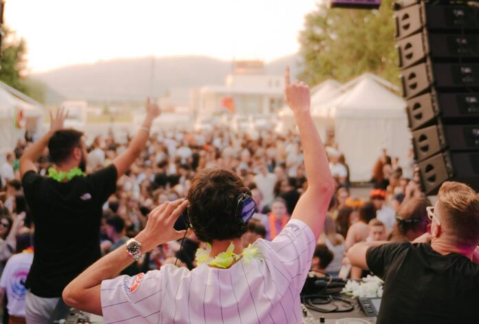 Na zdjęciu koncert w plenerze /Pexels