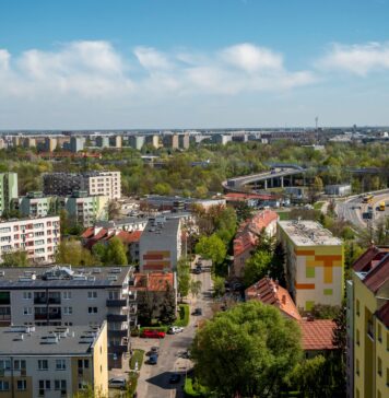Wrocław buduje coraz wyżej. Dlaczego nowych wysokich bloków jest tu tak dużo?