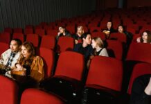 Pomysł na idealny wieczór we dwoje? Zobacz, co oferują wrocławskie sceny teatralne