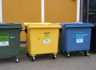 Dwóch młodych mężczyzn pobiło brutalnie 68-latka, bo zwrócił im uwagę, gdy niszczyli kubły na śmieci