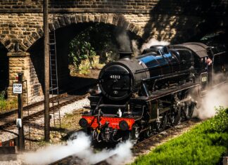 Kolejowe Zakamarki Wrocławia: Podróż przez historię i architekturę miasta