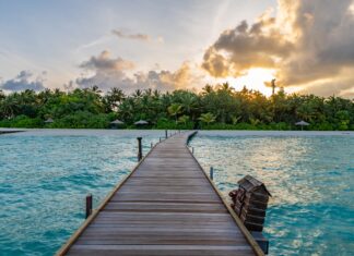 Wyjazd zimą do ciepłych krajów – jak się przygotować, aby był bezpieczny i niezapomniany?