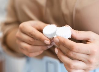 Wady i zalety miesięcznych soczewek kontaktowych