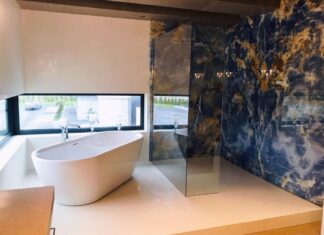 Szkło w przestrzeni mieszkalnej – jak zabudowy szklane zmieniają wnętrza we Wrocławiu