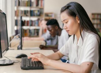 Rynek pracy we Wrocławiu. Sprawdź jakie kierunki oferuje wrocławska Szkoła Policealna GoWork!