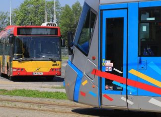Remont na skrzyżowaniu Powstańców Śląskich i Jastrzębiej. Sprawdź, jakie będą utrudnienia Na zdjęciu tramwaj oraz autobus
