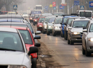 Największe problemy Wrocławia – korki i brak miejsc do parkowania. W której dzielnicy jest najgorzej?