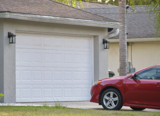 Jakie drzwi do garażu kupić? Przegląd rozwiązań