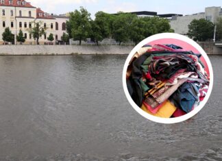 Wyławiają śmieci z Odry i robią z nich sztukę. Nietypowa akcja we Wrocławiu
