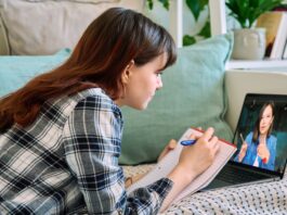 Rewolucja w szkołach we Wrocławiu: bezpłatny psycholog dla dzieci i młodzieży „na klik” – bez kolejek, bez stresu, anonimowo