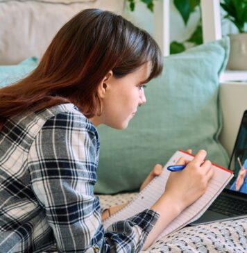 Rewolucja w szkołach we Wrocławiu: bezpłatny psycholog dla dzieci i młodzieży „na klik” – bez kolejek, bez stresu, anonimowo