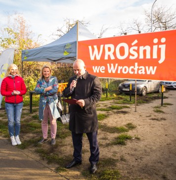 WROśnij we WROcław. Posadź drzewko dla swojego nowonarodzonego dziecka – zapisy już ruszyły!