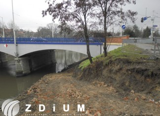 Pod mostem Szczytnickim budują półkę rowerową!