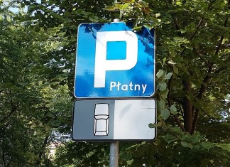 ZDIUM uruchamia nowe płatne miejsca parkingowe na ulicach Jagiełły i Witolda Na zdjęciu znak symbolizujący parking płatny